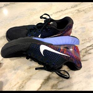 Nike tennis shoes size 8